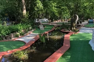 Mini-golf